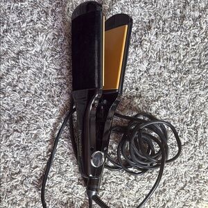 Black and Gold Hair Straightener